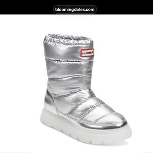 NWT Hunter Maribels Winter Puffer Boots

In Silver

Size 7